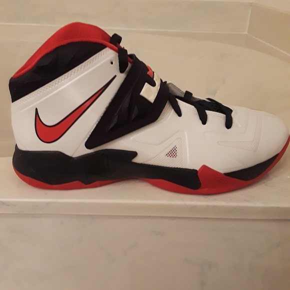 Nike mens Lebron James - Picture 1 of 4